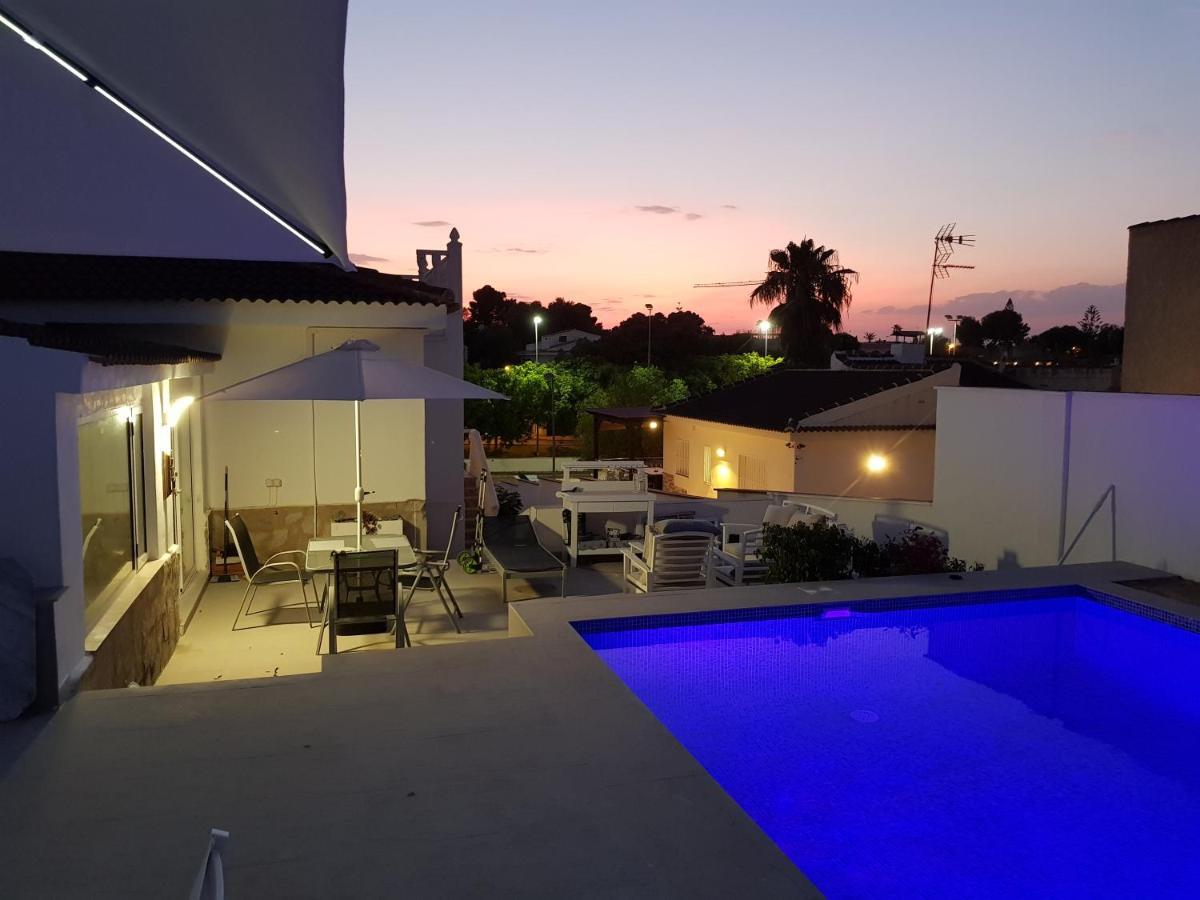 Lovely Bungalow For Four Close To Beach And City In Торевьиа Экстерьер фото